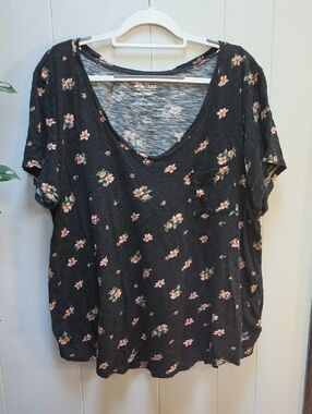 Black Floral Heritage V-Neck Tee